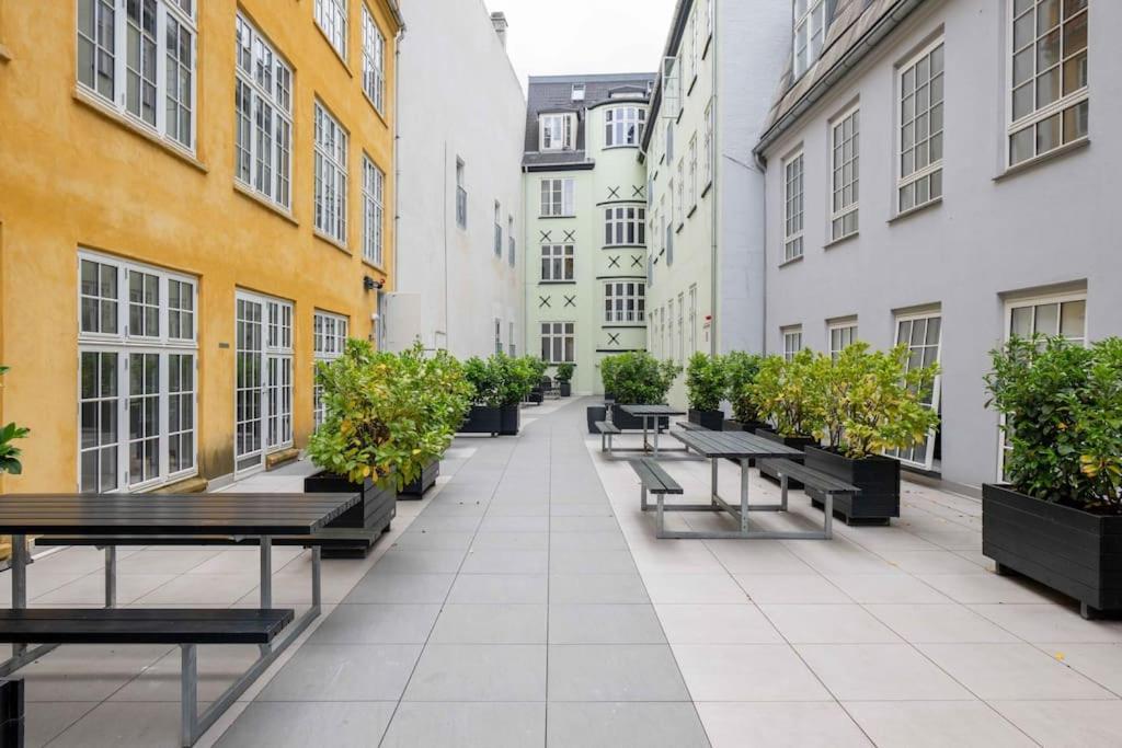 Spacious Double-Apartment For 10 In Cph City Center København Eksteriør bilde