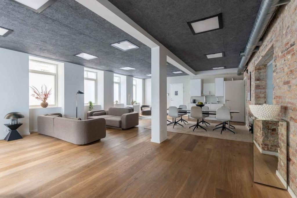 Spacious Double-Apartment For 10 In Cph City Center København Eksteriør bilde