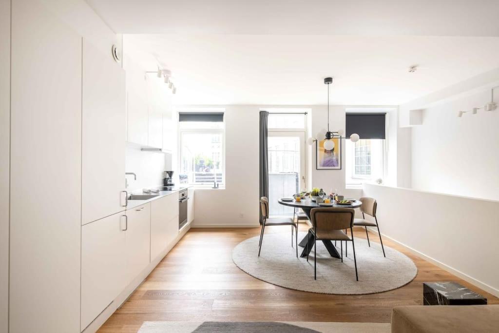 Spacious Double-Apartment For 10 In Cph City Center København Eksteriør bilde