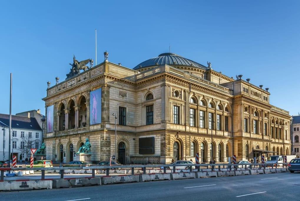 Spacious Double-Apartment For 10 In Cph City Center København Eksteriør bilde
