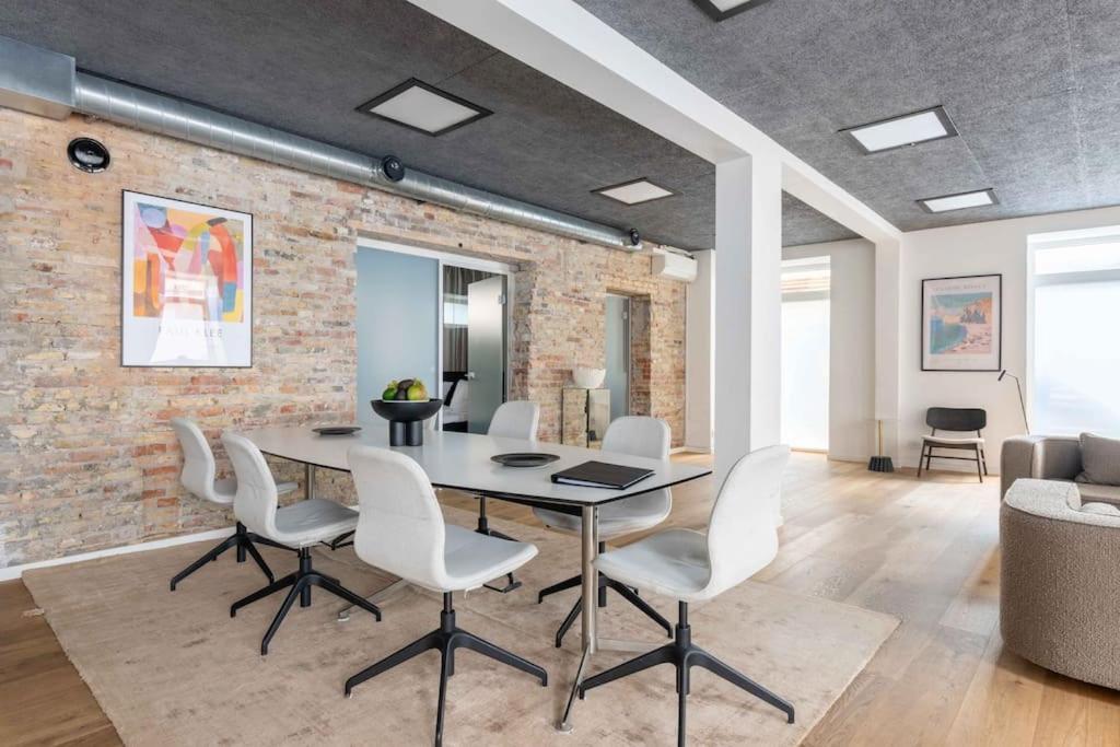 Spacious Double-Apartment For 10 In Cph City Center København Eksteriør bilde