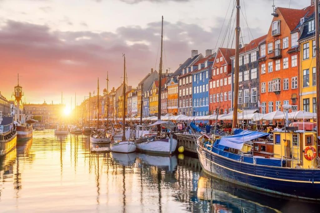 Spacious Double-Apartment For 10 In Cph City Center København Eksteriør bilde