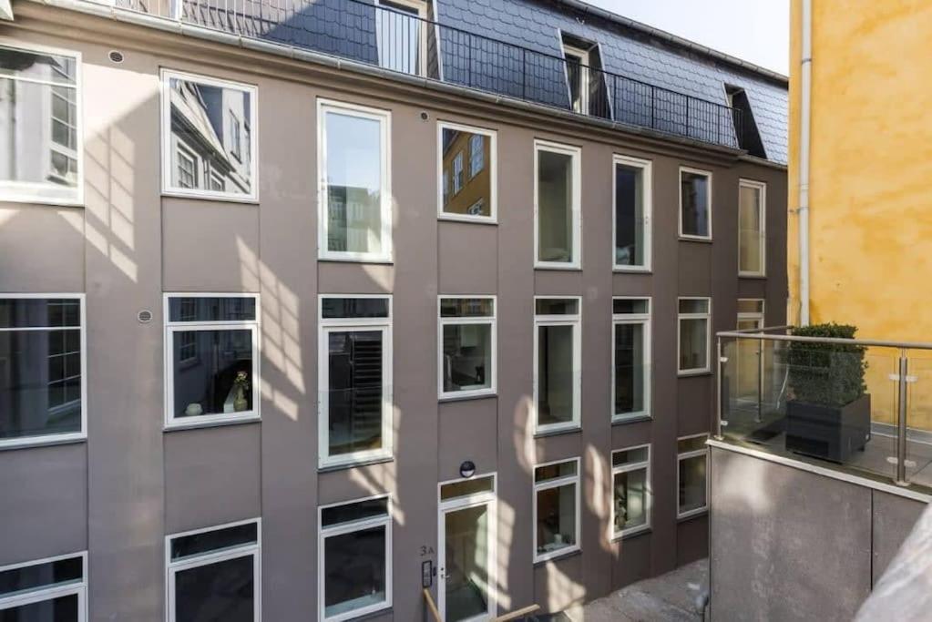 Spacious Double-Apartment For 10 In Cph City Center København Eksteriør bilde